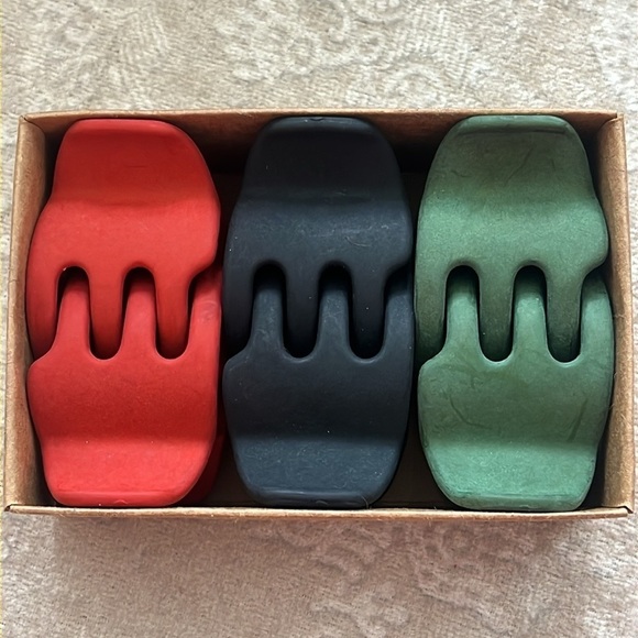 Brand New Set of 6 Matte Hair Clips 1” Nonslip Claw Red Black Green Accessory - Picture 5 of 9